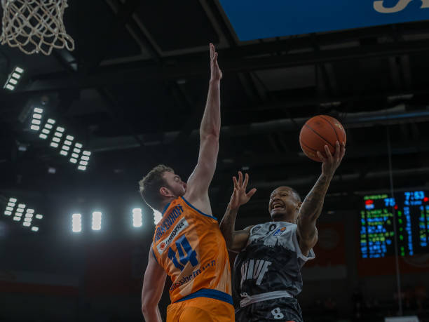 许多人不禁 许多人不禁