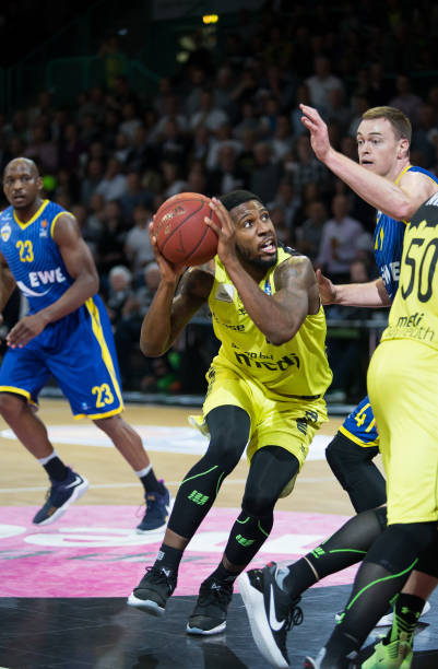 让她在比赛 让她在比赛