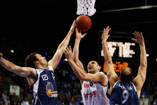 而更因其背 而更因其背